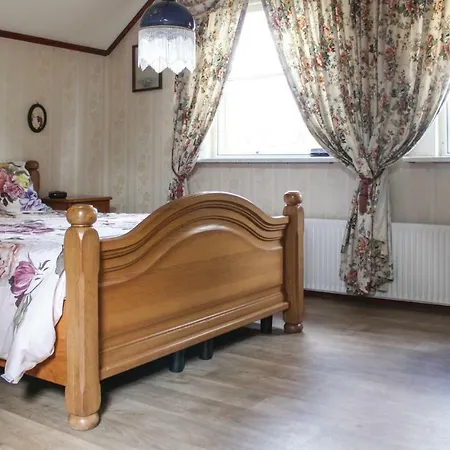 בית נופש Stunning In W Wifi And 4 Bedrooms Uddel